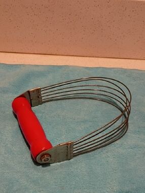 Vintage Red Dough Blender Pastry Cutter with Comfortable Handle